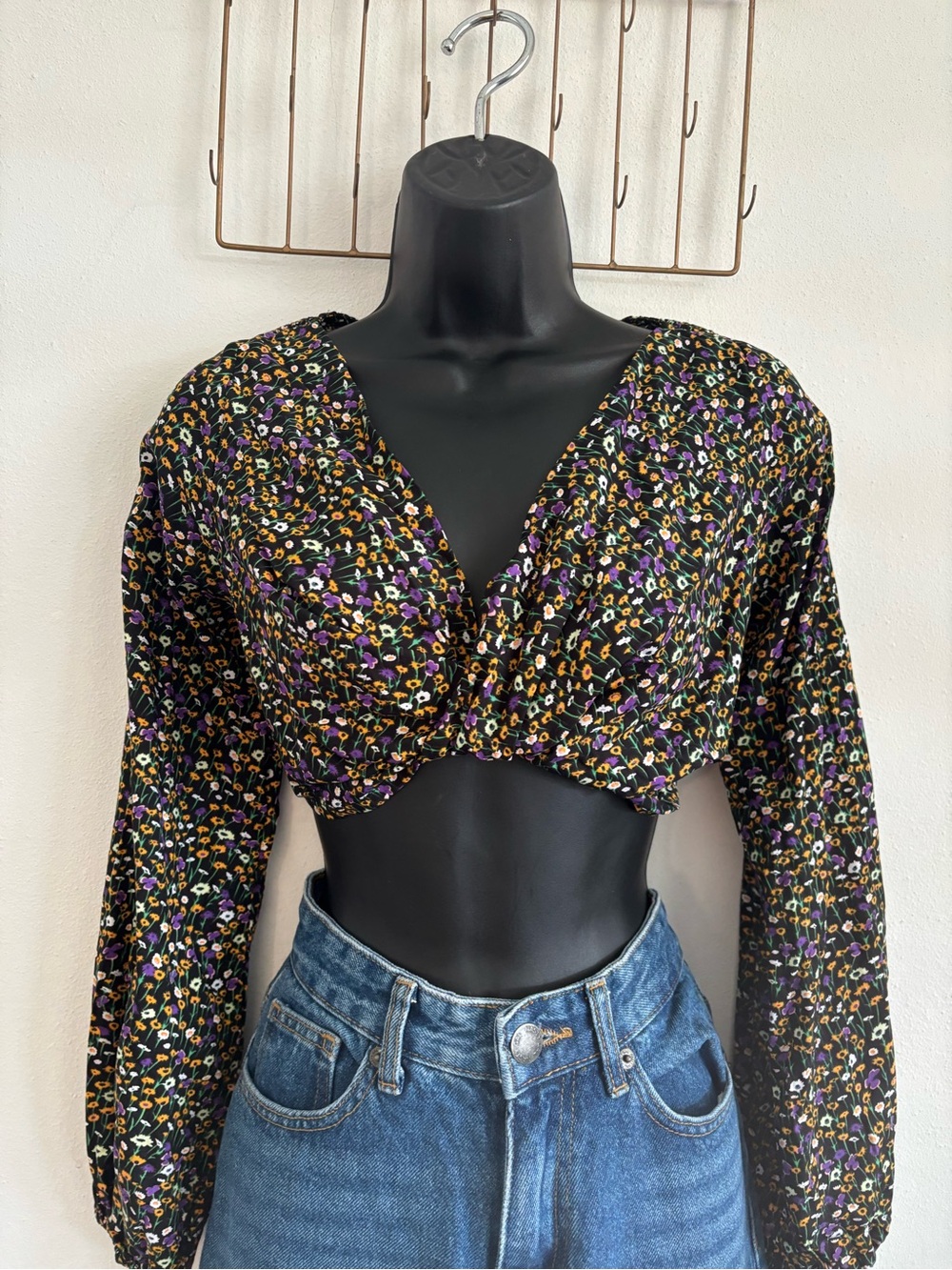 Valija Black Floral Twist-Front Long-Sleeve Crop Top